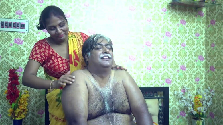 BIREA: Indian desi bhabhi fa un pompino al suo proprietario parte 4