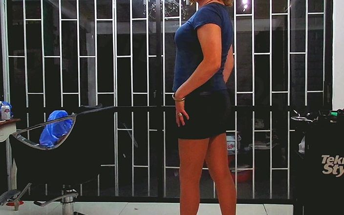 HectorChile1969: Crossdresser Fernanda Gomez en una peluquería