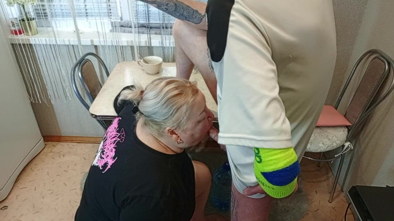 Zona901: Pada waktu petang, saya mengongkek jiran saya di dalam mulut...