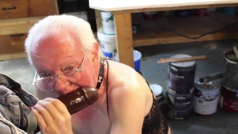 Erachi: Mike mě šuká a krmí mě