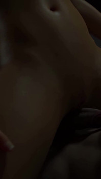 Junges blondes schätzchen mit dicken titten fickt mitbewohnerin und bekommt einen cumshot auf ihren bauch - Hentai-porno-spiel 3D - tabu-universität - teil 9