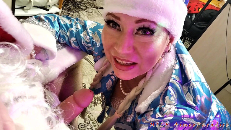 AimeeParadise: Sinterklas ngentot gadis sinterklas dengan gaya doggy, bikin cowok ini...