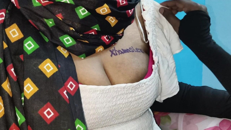 SneakyManner48: Indická tetička tetování zákazník, měl jsem s ní nečekaný sex...