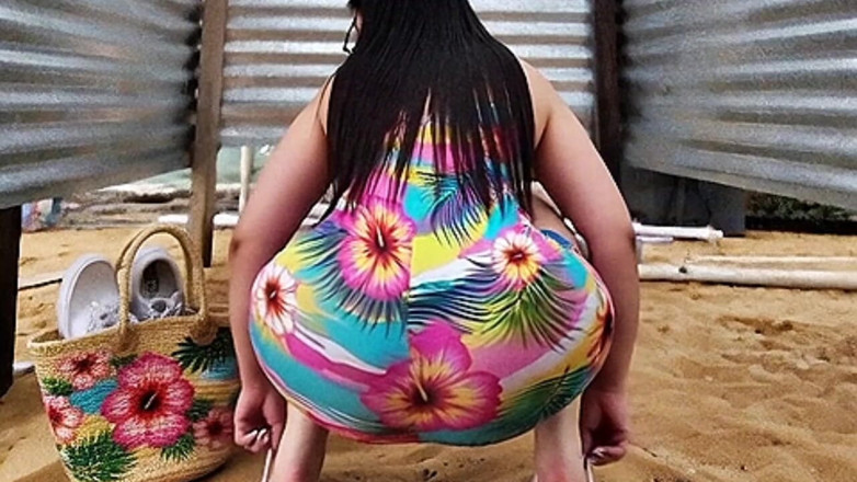 Xprohibidox1: Big-bottomed Woman Changing in Fitting Room