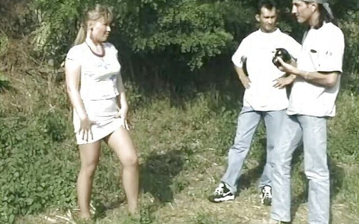 Deutsche XXX Filme: Chubby German Slut Having a Great Session Outdoors