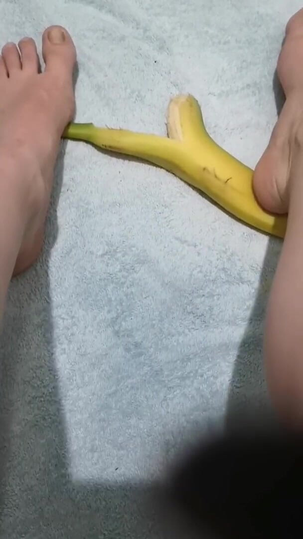 Erotic college: Meine mitbewohnerin mag es, nach dem video bananen zu essen