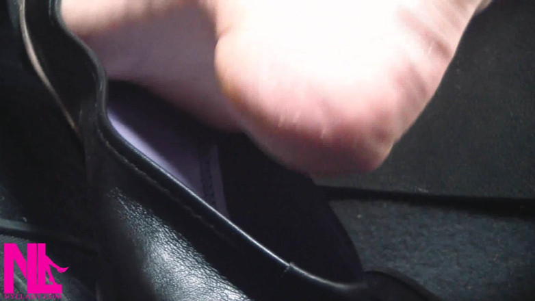 Nyllady: Revving and Driving in Black Leather Flats on Barefeet