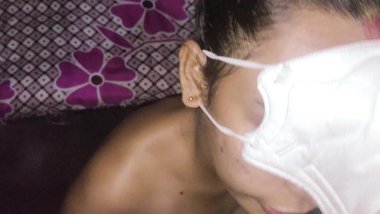 Lovely Dipti: Pacar hot india lagi asik nyepong kontol pacarnya sambil melepas...