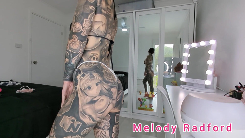 Melody Radford: Micro bikini và ren g string thử trên haul nhỏ...