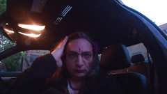 JonasBen: Zralá Sissy TV chodí po parkovišti v soumraku