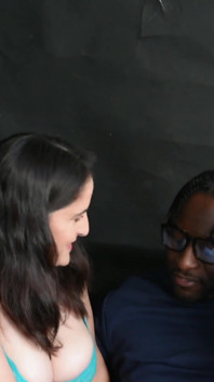 Blake Debarge - tetona y pálida milf follando bbc