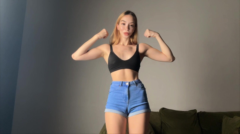 Skinny_lady69: 动漫女孩肌肉秀