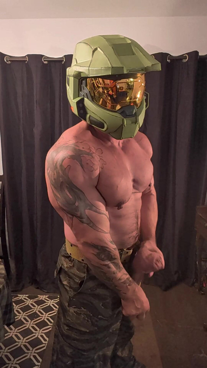 Bruiser Bearwood: Master Chief Flexing