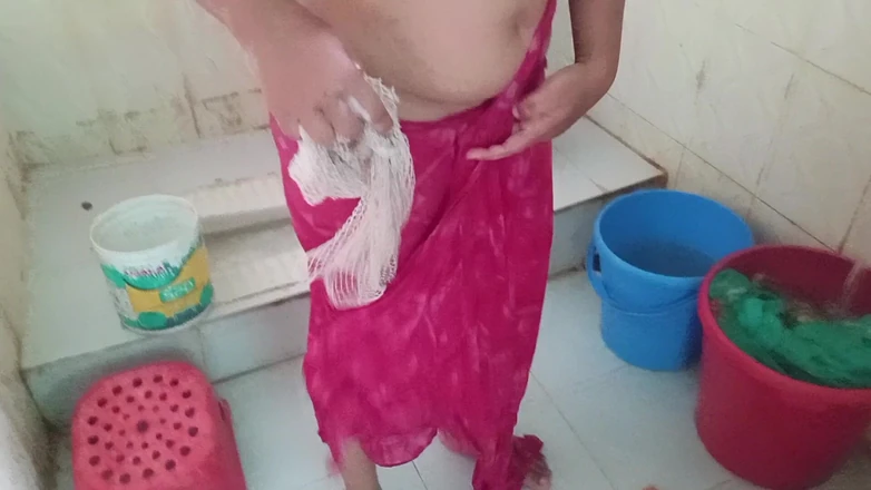 Sumahomesex: Bhabhi Change Her Dress in Hotel Washroom