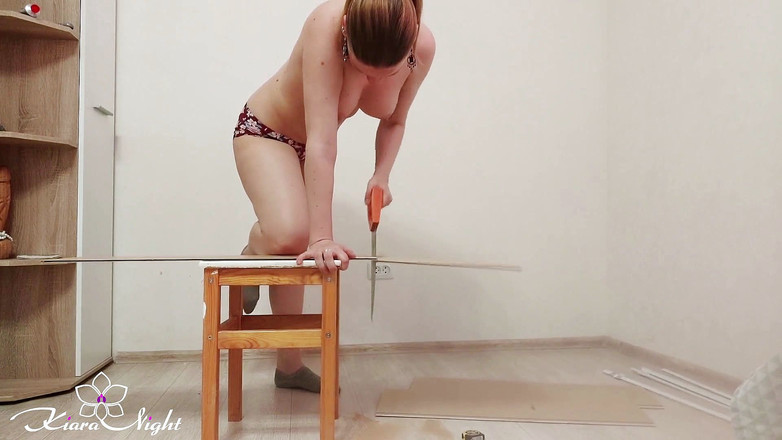 Kiara Night: Rubia se masturba el coño y se corre después del...