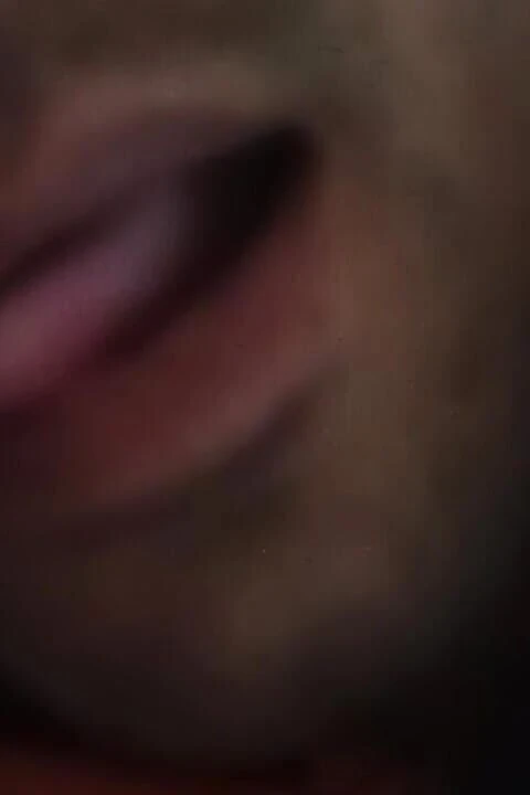 Gangbang straight: Un chevalier noir se fait baiser par la bouche