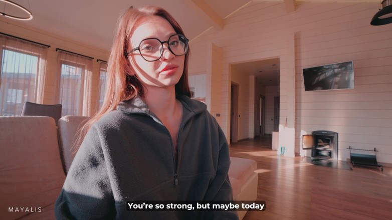 Lily Cute: Un inconnu sexy frappe - elle le laisse entrer pour s’échauffer !