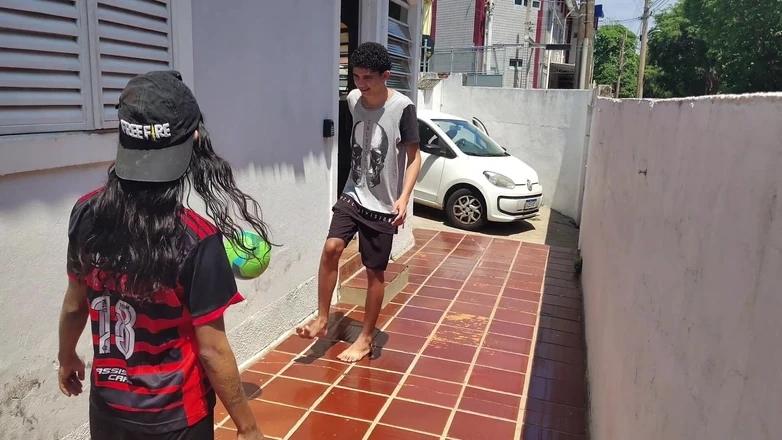 Tiffany Montavani: Братья готовы к игре?говорит твоя сводная сестра ты будешь сильно бить, чтобы забить мяч ловит машину нахуй в машине