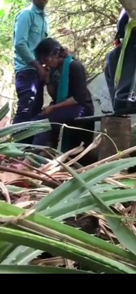 भारतीय जोड़े जंगल में सेक्स कर रहे हैं
