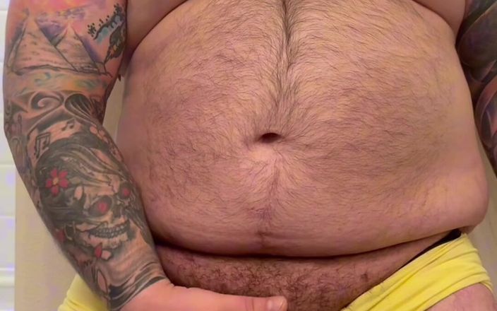 TattedRockerBear: Татуйований волохатий ведмідь перед грою