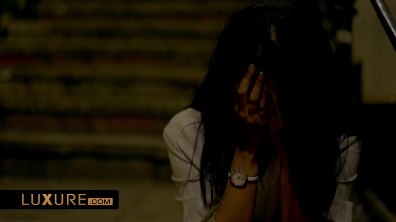 Luxure: Cizinec, který probudil Carollinu