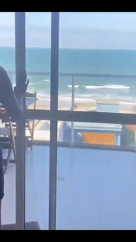 Ho incontrato la calda moglie Patty sulla spiaggia e mi ha portato a vedere l'appartamento.
