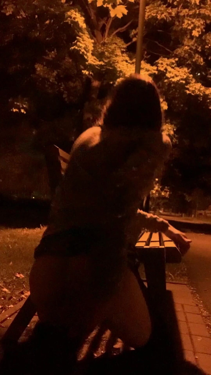 Zhenya Sissy: Děvka se šuká proti sloupu lamp