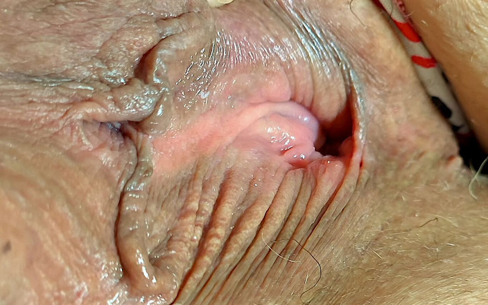 Big juicy ass booty clapper & jamdown: Белая бабушка с большой задницей тренируется и показывает свою офигенную попку и мясистую киску крупным планом