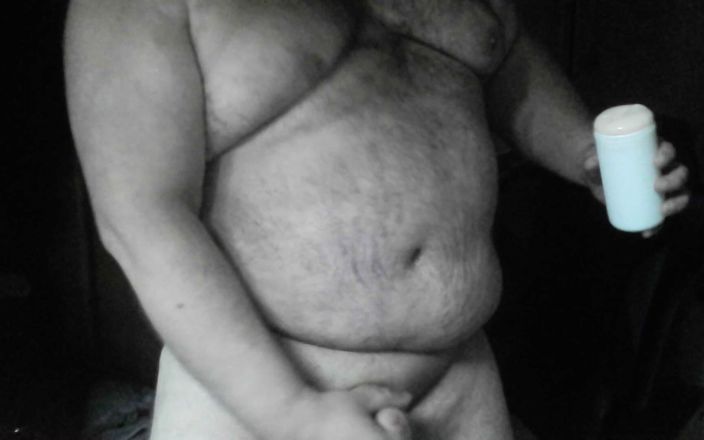 Jerking Perv: 我操一个假阴户并狠狠地抽插我的鸡巴，直到我射精