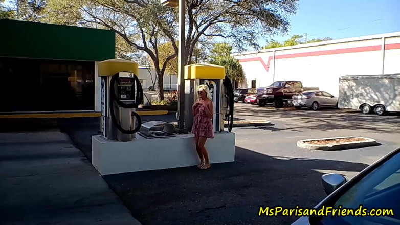 Ms Paris and Friends: Paris just can't keep her dress on