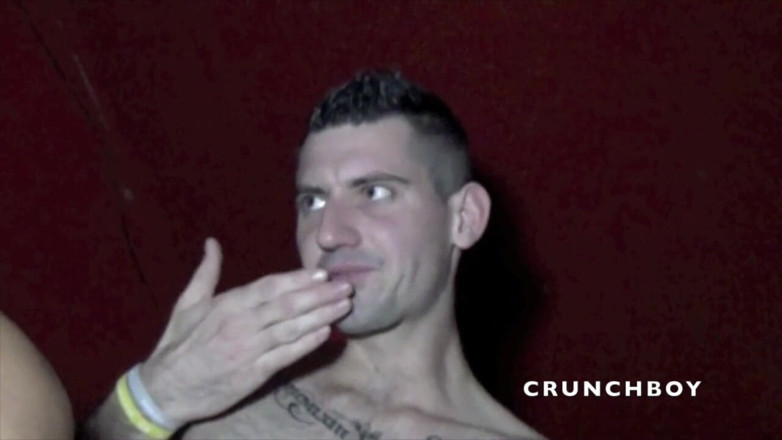 Gaybareback: Andrez šuká taylor bez sedla v zákulu