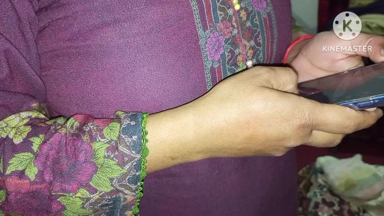 Lubnawife: Punjabi Jatti přistihla Bihariho při masturbaci ve své koupelně a...