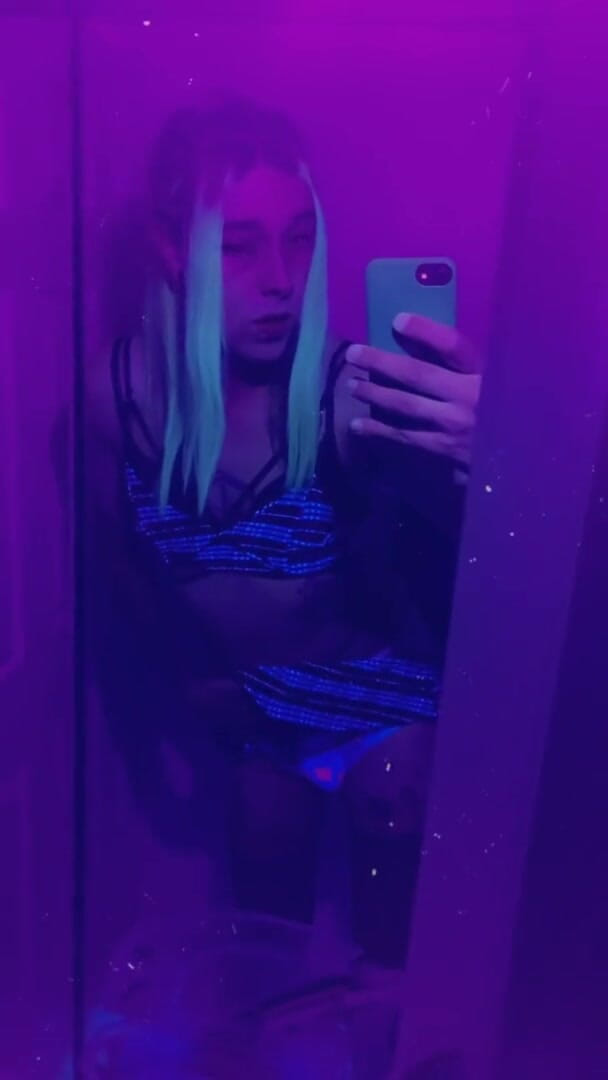 CarmenMelatonin: セクシーな女子大生はファックが大好き