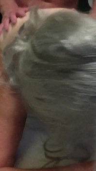 Calda miLF viene scopata a pecorina faccia anteriore mio marito sborra sul culo