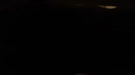Cewek eksibisual ini lagi asik jalan-jalan di lorong apartemen dan lobi