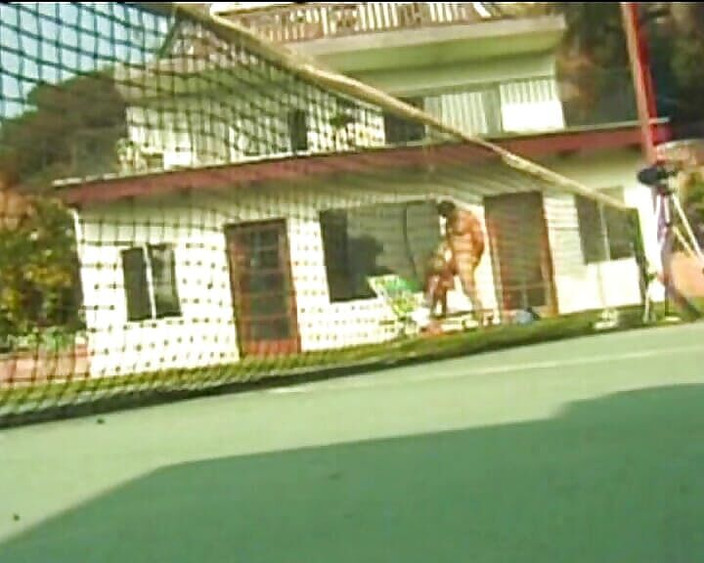 Planete Francaise: Sexy francouzská holka s malými kozami zbožňuje šukání na dvorku