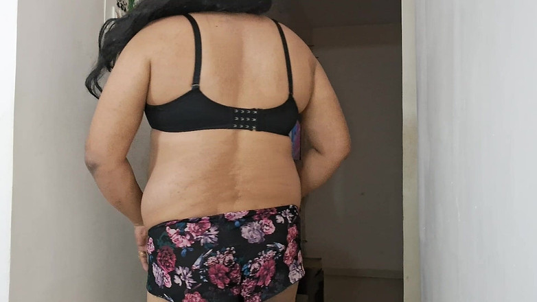 Indiansissychubby: Sari preto, seu favorito Dreamwake Lustful Me Assina