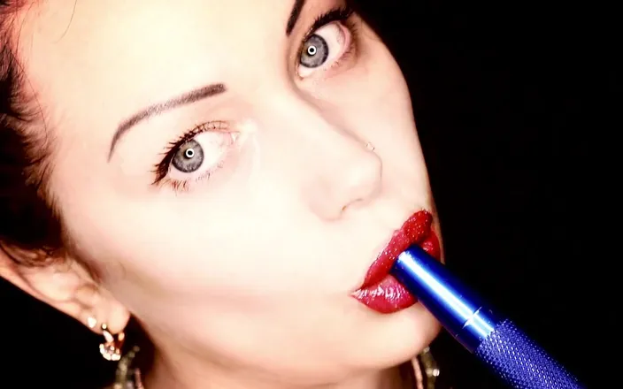 Goddess Misha Goldy: Worship My Smoking Lips