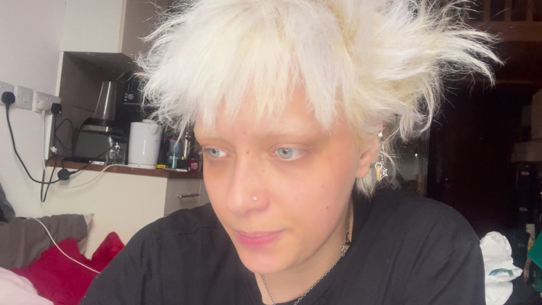 Glitterqueen1999: 3 nieuwe rokende video's topless