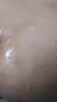욕조와 큰 엉덩이를 따먹는 핫한 엄마