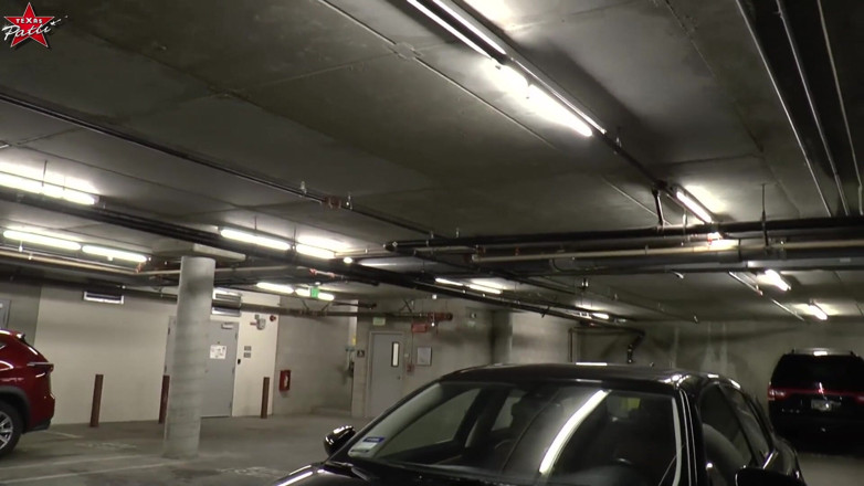 Texas Patti: Deutsche MILF - outdoor-blowjob in einer parkgarage
