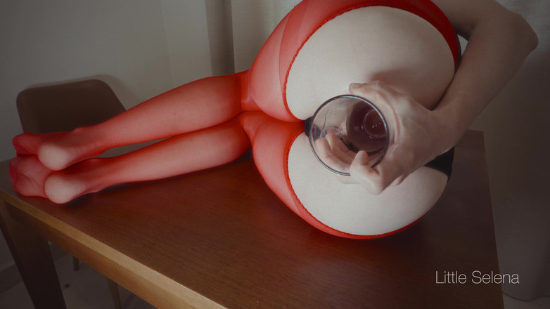 little_selena: Analfisting in Roten Strumpfhosen