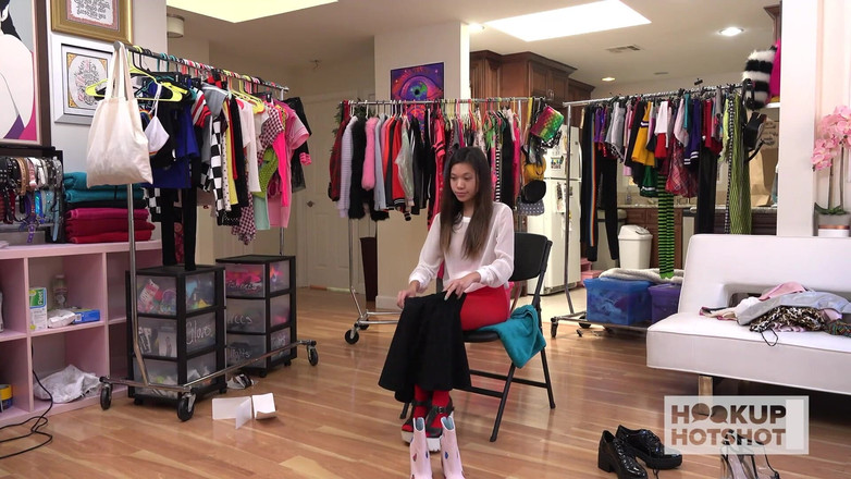 HookUp HotShot-BTS: Bts - si rambut coklat kelaparan zakar Vina Sky ketagih dengan...