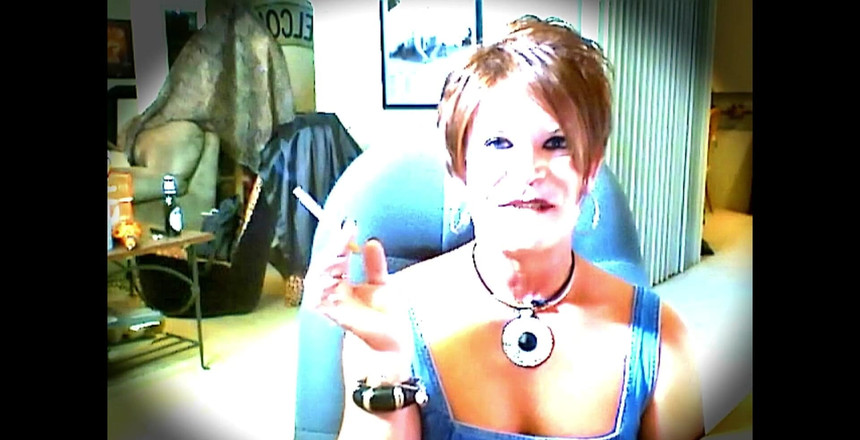 FemmeCheri120: Надін Перука курить відео з смішним сюрпризом наприкінці назад, коли мої цицьки були досить маленькими, щоб вдарити сандкаслом en-drab