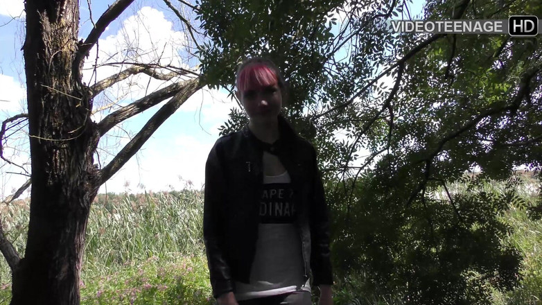 Videoteenage: Die hübsche 18-jährige Luna geht zu einer Anal-Audition