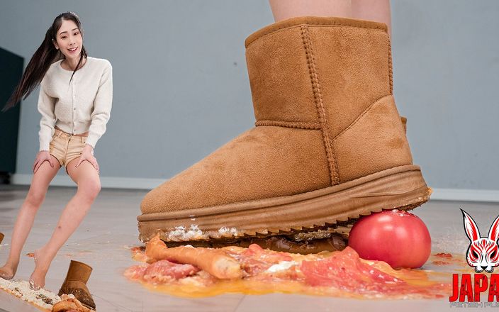 Japan Fetish Fusion: Komatsu जूते में आपके डिनर को कुचल देती है और इसे रगड़ती है जैसे यह आपका चेहरा है!