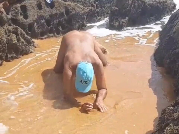 Ladysilvas: Ladysilva nua na praia muito quente