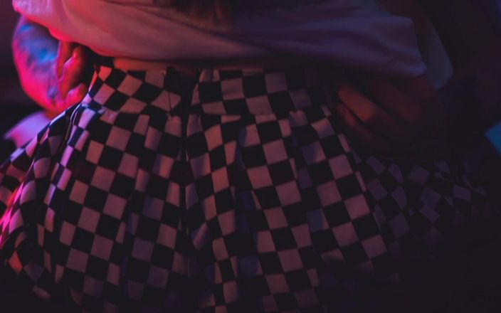 Quente club: Nath Wolowski i Mon_brule używają swoich ciał jako przedmiotów przyjemności