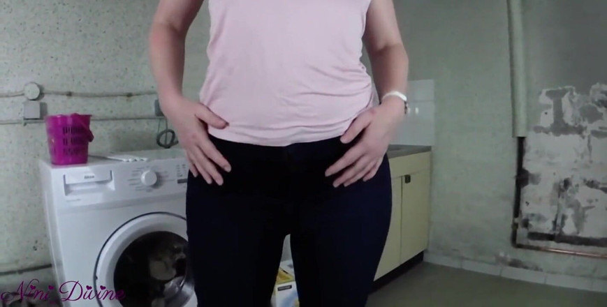 Nini Divine: Een Franse milf met dikke kont wordt geneukt door haar...