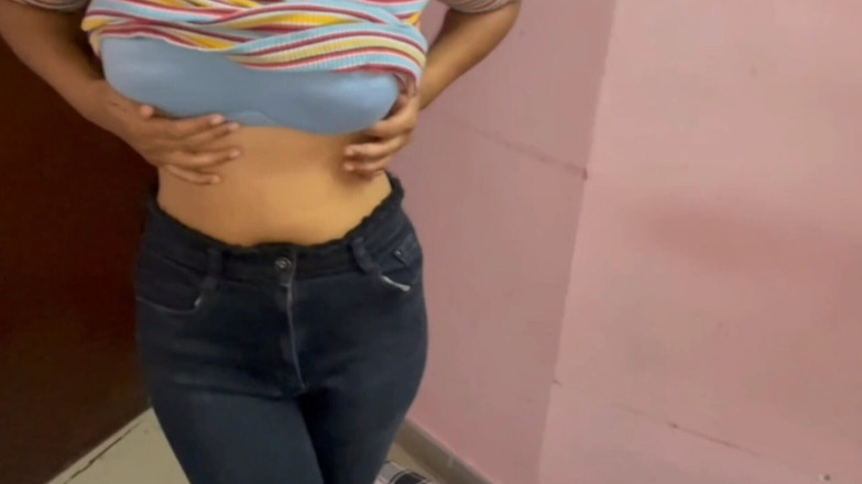 Pihu bhabhi: 印度旅馆女孩被她的男朋友性交